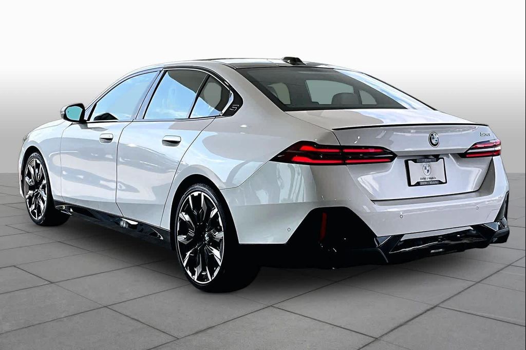 صورة مصغرة 12 لـ 2027 BMW 530 I