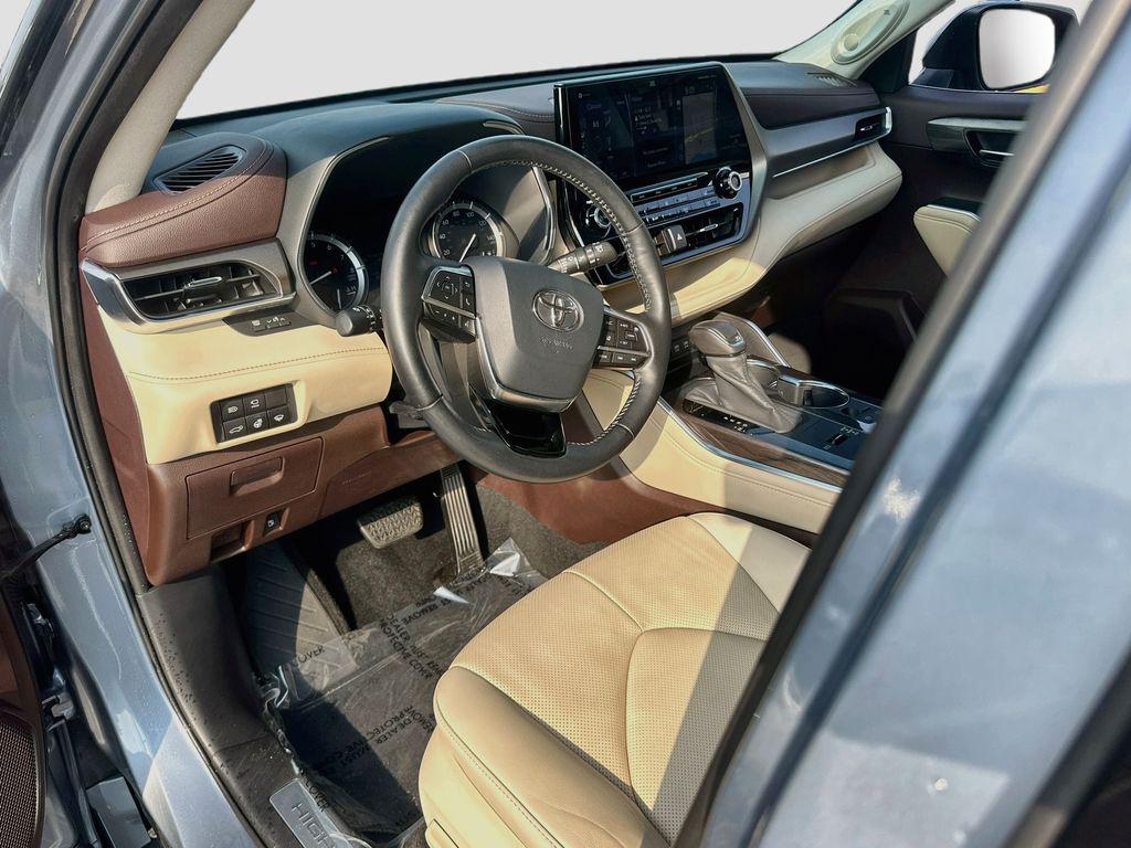 صورة 9 لـ 2020 Toyota HIGHLANDER LIMITED