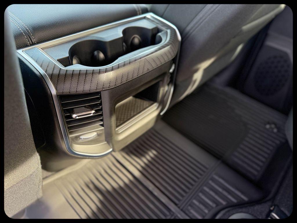 صورة مصغرة 24 لـ 2026 RAM 2500 BIG HORN