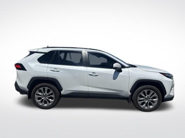 2025 Toyota RAV4 XLE PREMIUM photo 8