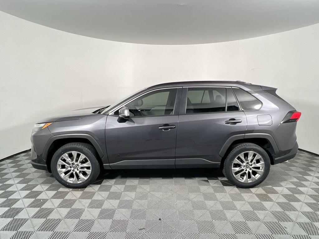 صورة 6 لـ 2023 Toyota RAV4 XLE PREMIUM