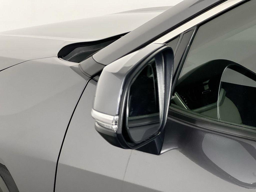 صورة 10 لـ 2023 Toyota RAV4 XLE PREMIUM