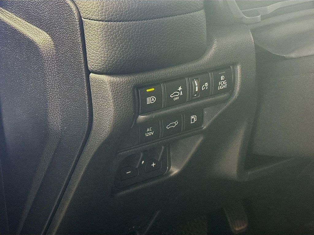 TOYOTA LAND CRUISER - 7