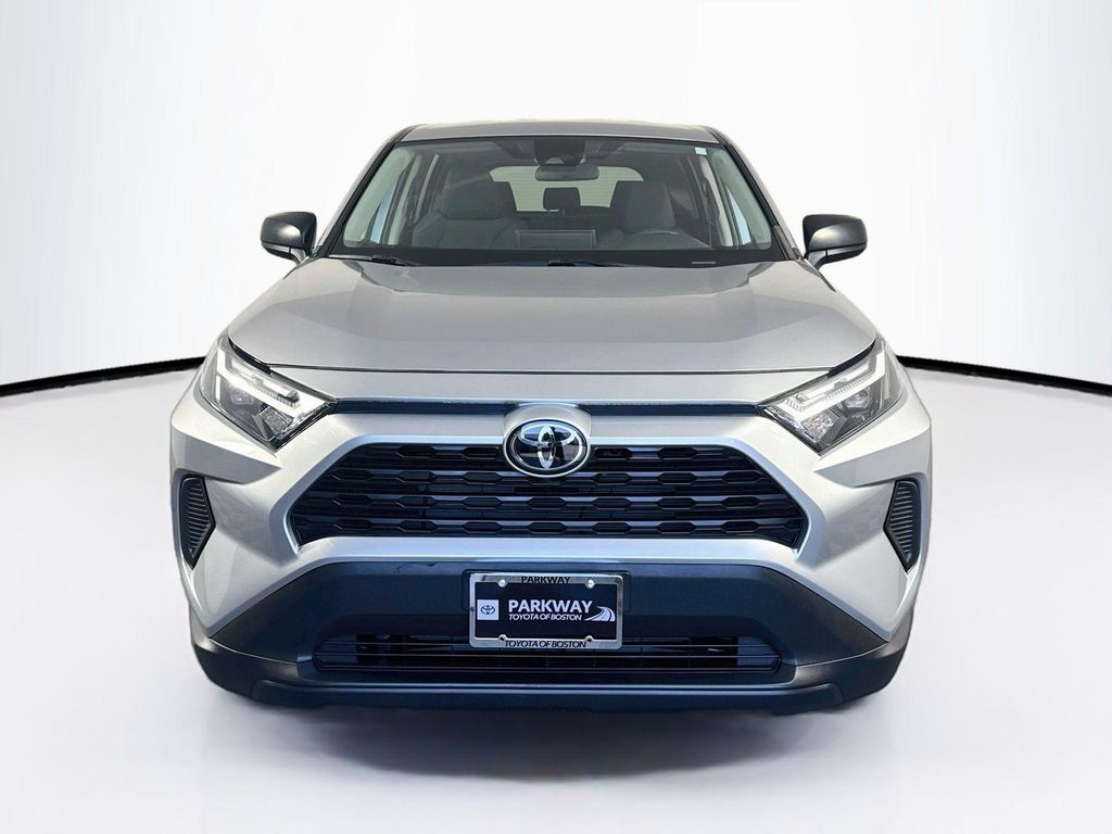 صورة 2 لـ 2023 Toyota RAV4 LE