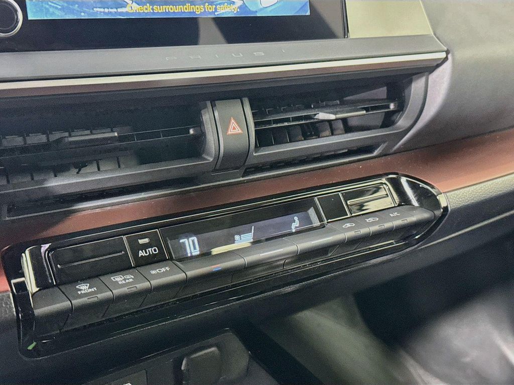 صورة 11 لـ 2023 Toyota PRIUS PRIME SE