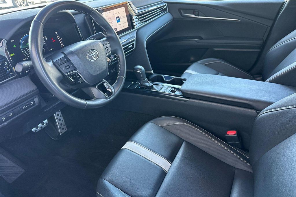 2025 Toyota CAMRY SE — фото 13