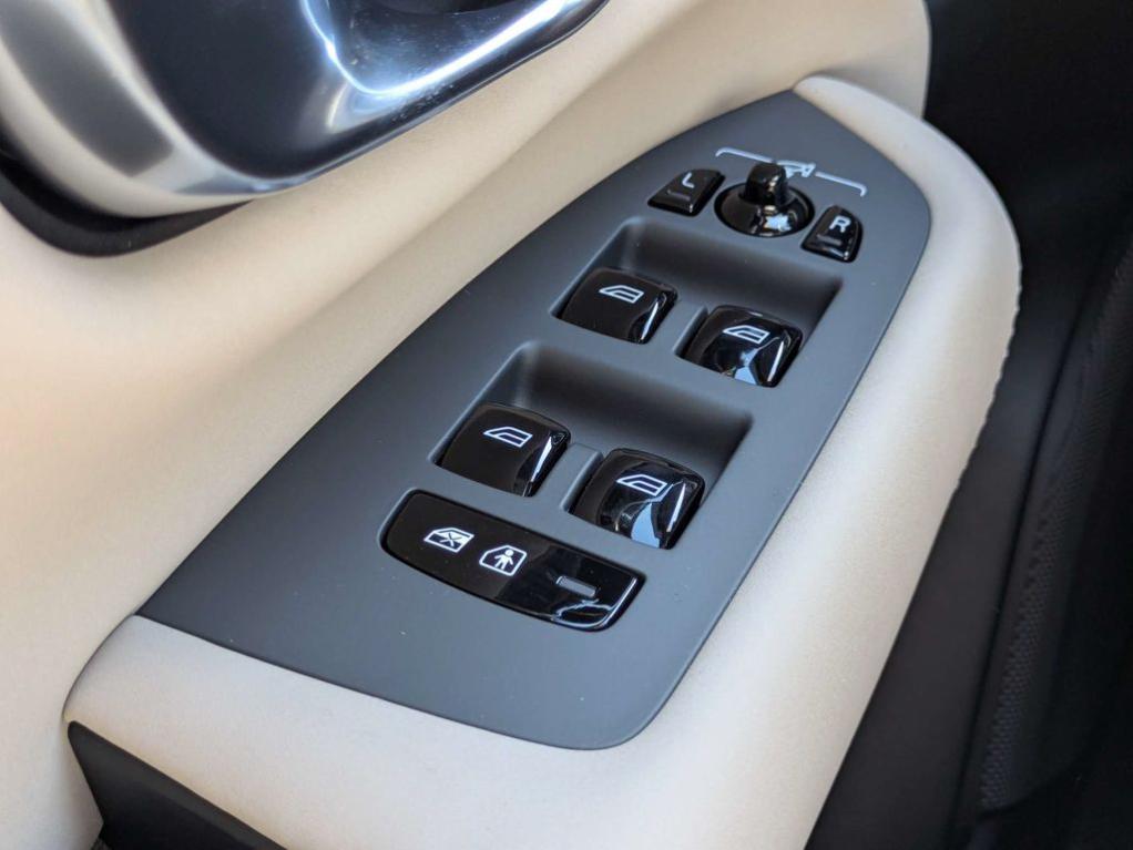 2026 Volvo XC90 B6 ULTRA 7-SEATER — фото 28