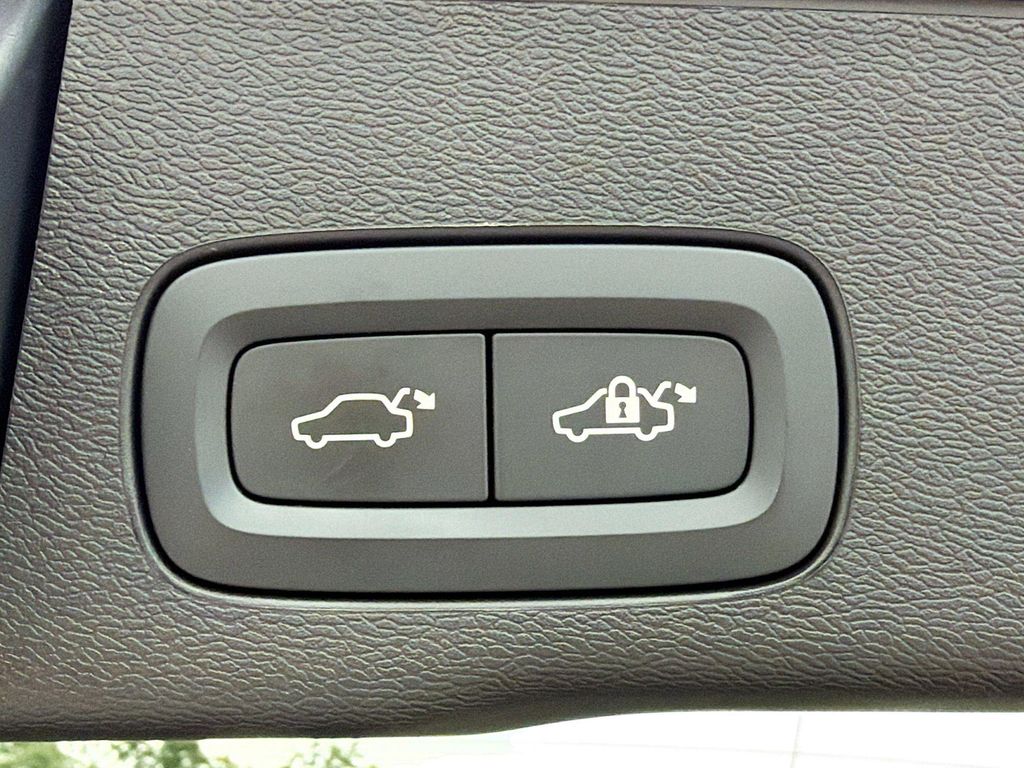 2024 Volvo XC60 RECHARGE PLUG-IN HYBRID T8 PLUS DARK THEME 缩略图 12