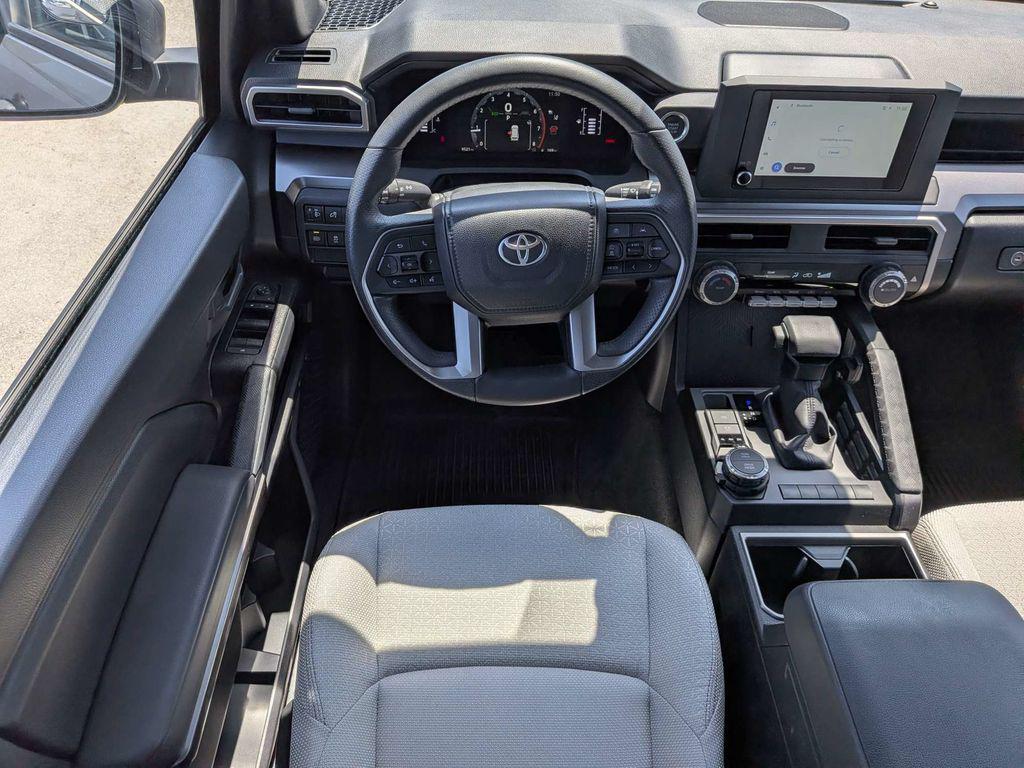 2025 Toyota 4RUNNER SR5 thumbnail 15