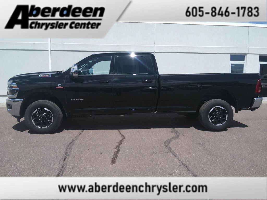 New 2025 RAM 2500 Laramie Crew Cab 4x4 8' Box