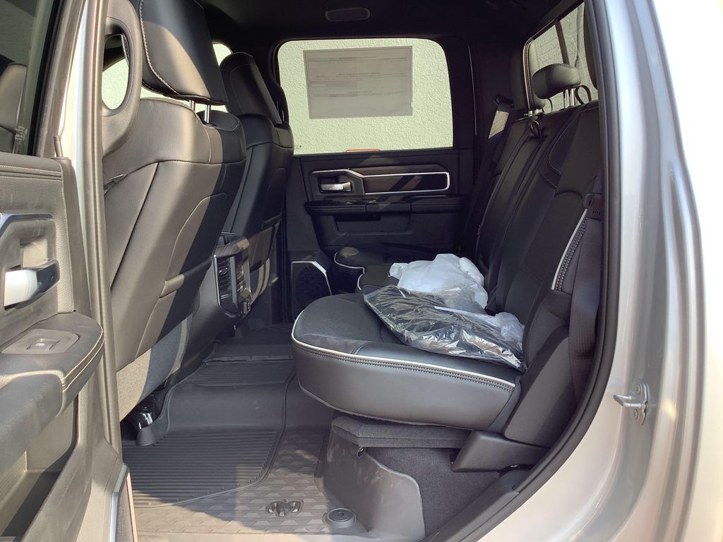 2026 RAM 3500 LARAMIE CREW CAB 4X4 8' BOX — фото 7