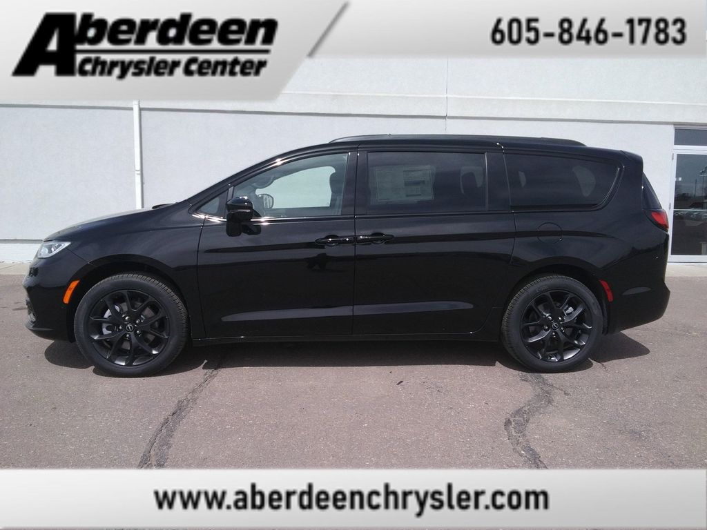 New 2026 Chrysler Pacifica Limited