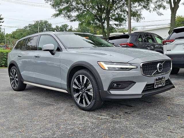 صورة 1 لـ 2025 Volvo V60 CROSS COUNTRY ULTRA