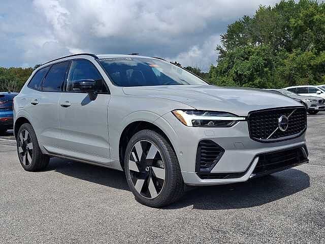 2024 Volvo XC60 PLUS — фото 1
