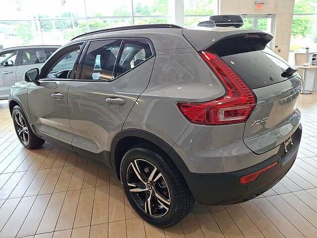 صورة 3 لـ 2026 Volvo XC40 B5 CORE