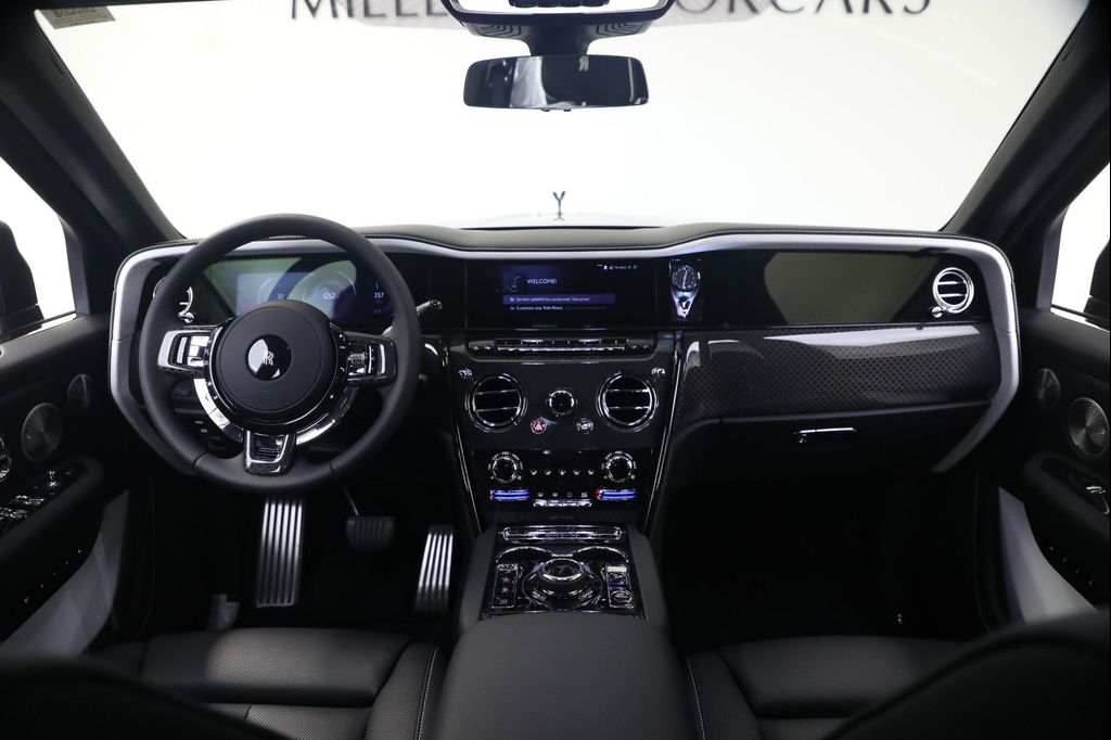 صورة 4 لـ 2027 ROLLS-ROYCE CULLINAN BLACK BADGE