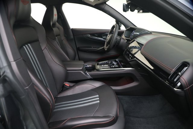 2026 Aston Martin DBX 707 — миниатюра 25