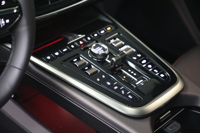 2026 Aston Martin DBX 707 — миниатюра 22