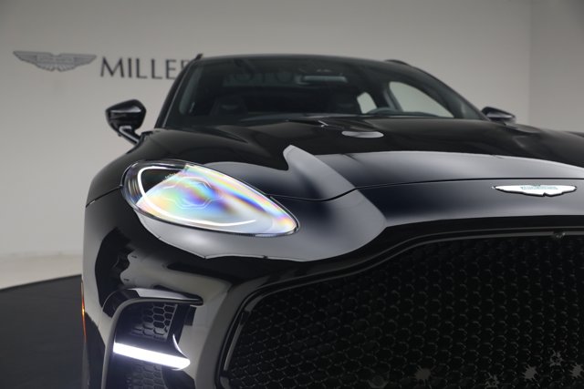 2026 Aston Martin DBX S — миниатюра 17