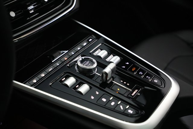 2026 Aston Martin DBX S — миниатюра 32