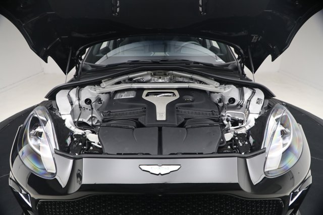 2026 Aston Martin DBX S — миниатюра 18