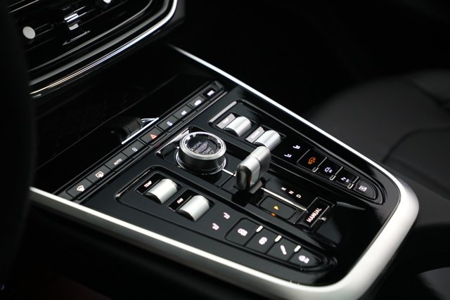 2026 Aston Martin DBX S 缩略图 32