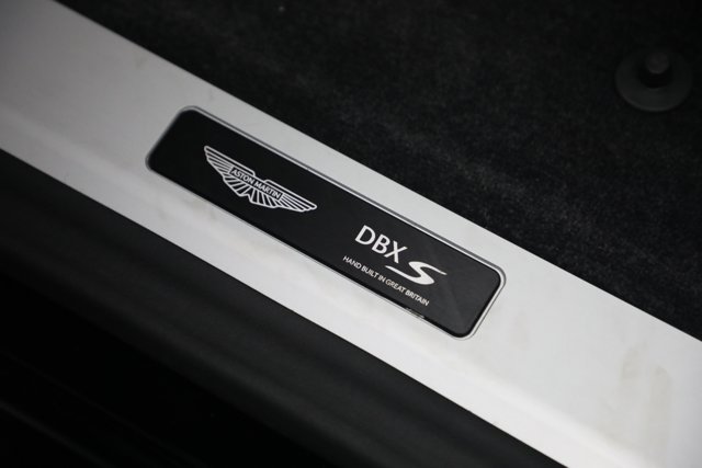 2026 Aston Martin DBX S 缩略图 29