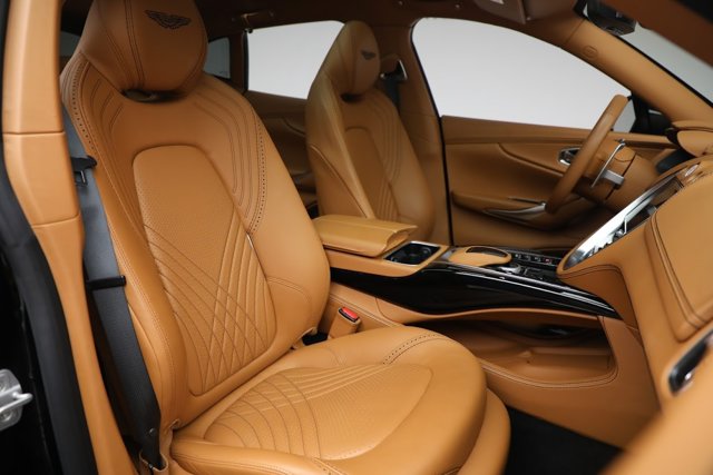 2021 Aston Martin DBX SUV 照片 28