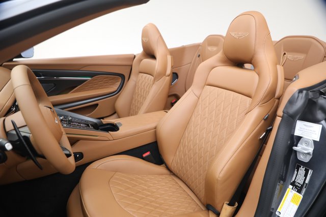 صورة مصغرة 30 لـ 2026 Aston Martin DB12 VOLANTE