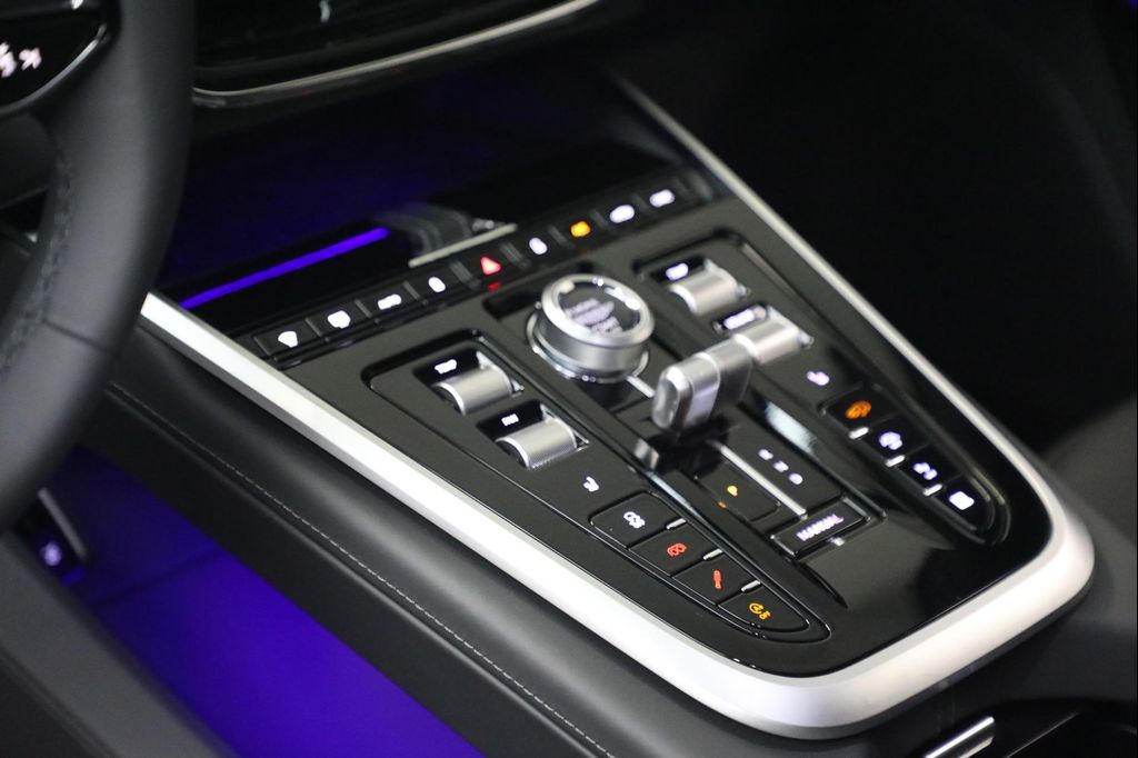 2026 Aston Martin DBX S 缩略图 27
