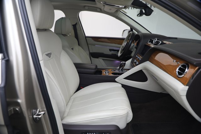 2021 Bentley BENTAYGA V8 — миниатюра 26