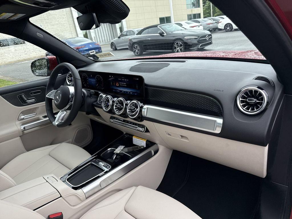 2025 Mercedes-BENZ GLB — миниатюра 21