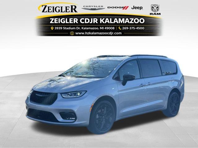 New 2026 Chrysler Pacifica Limited