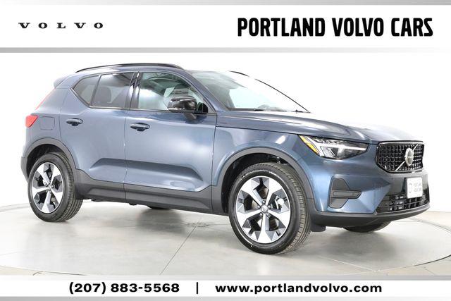 New 2026 Volvo XC40 Core, B5 AWD Gas (mild hybrid), Dark