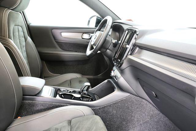 صورة مصغرة 23 لـ 2025 Volvo XC40 B5 PLUS DARK THEME