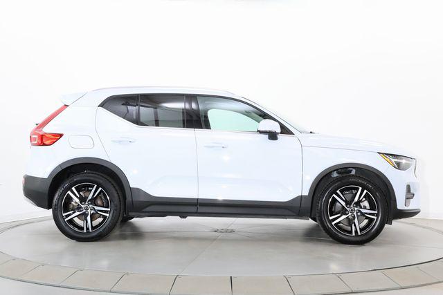 صورة 10 لـ 2025 Volvo XC40 B5 CORE BRIGHT THEME