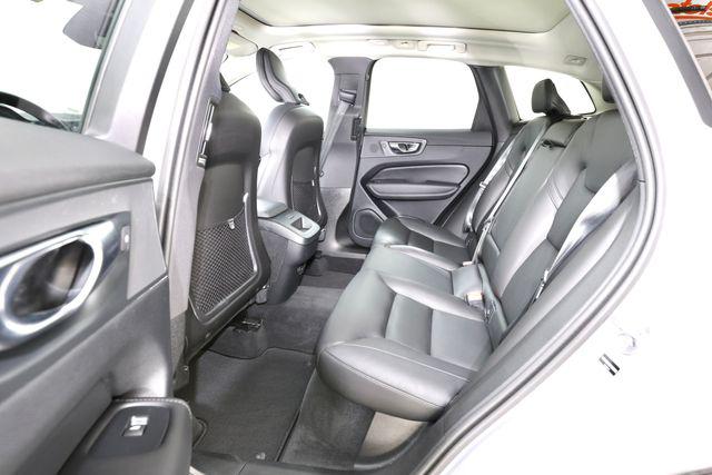 2025 Volvo XC60 B5 CORE thumbnail 18