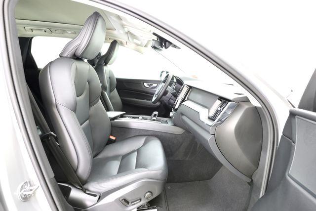 2025 Volvo XC60 B5 CORE thumbnail 24