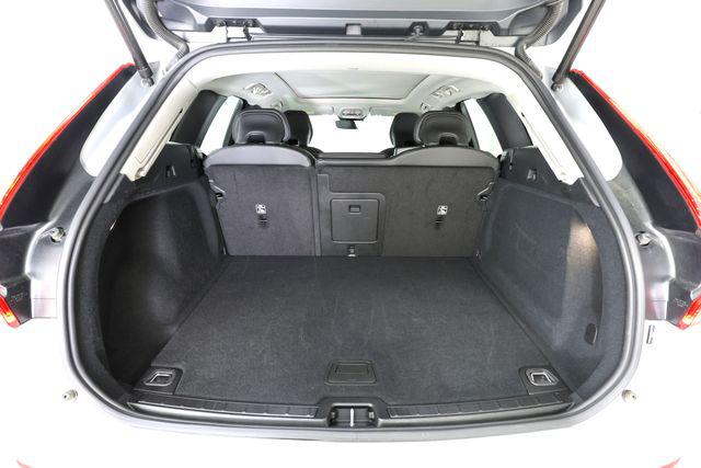 2025 Volvo XC60 B5 CORE thumbnail 30