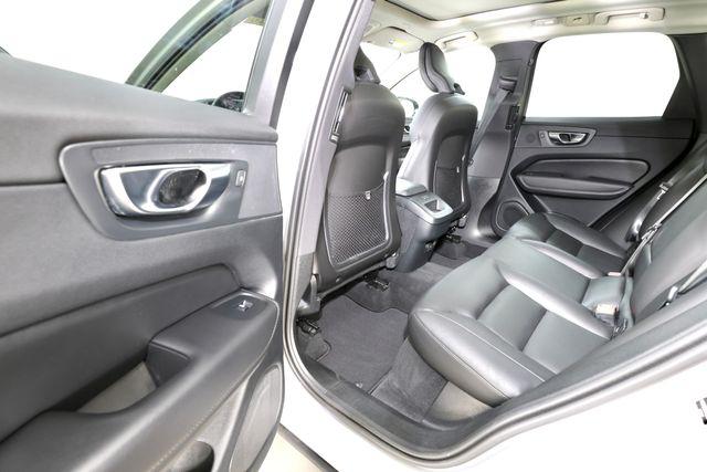 2025 Volvo XC60 B5 CORE thumbnail 17