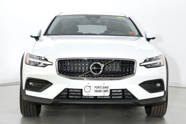صورة 3 لـ 2026 Volvo V60 CROSS COUNTRY PLUS, B5 AWD GAS (MILD HYBRID)