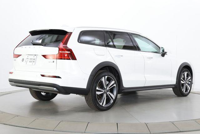 صورة 8 لـ 2026 Volvo V60 CROSS COUNTRY PLUS, B5 AWD GAS (MILD HYBRID)