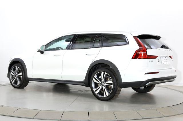 صورة 6 لـ 2026 Volvo V60 CROSS COUNTRY PLUS, B5 AWD GAS (MILD HYBRID)