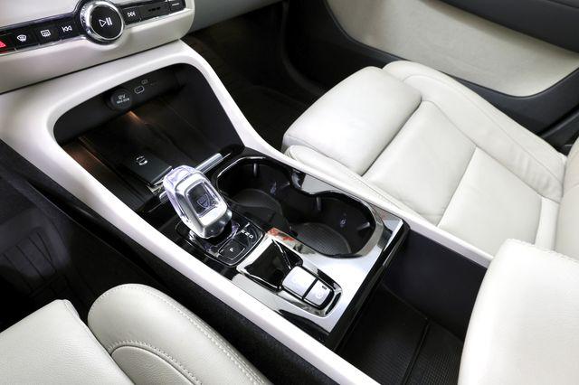 صورة 25 لـ 2023 Volvo XC40 B5 ULTIMATE BRIGHT THEME