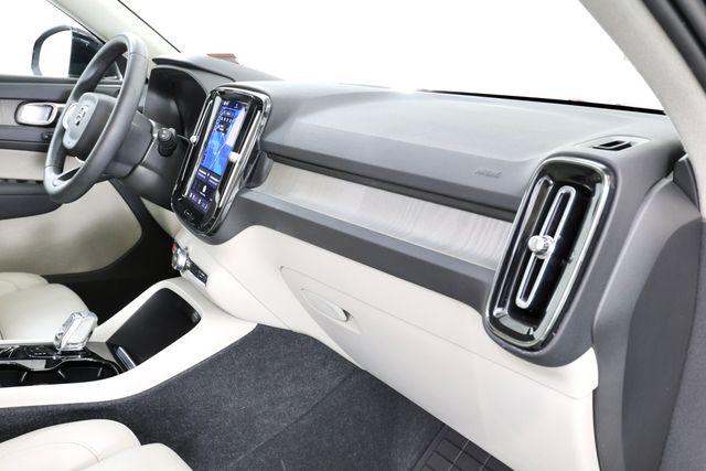 صورة 21 لـ 2023 Volvo XC40 B5 ULTIMATE BRIGHT THEME