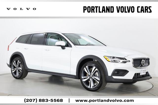 New 2026 Volvo V60 Cross Country Plus, B5 AWD Gas (mild hybrid)
