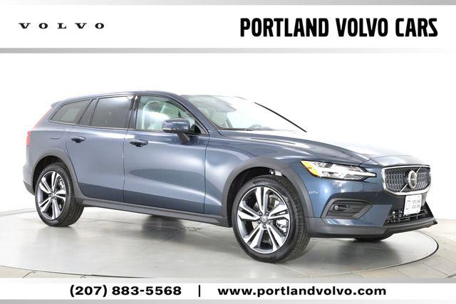 New 2026 Volvo V60 Cross Country Plus, B5 AWD Gas (mild hybrid)