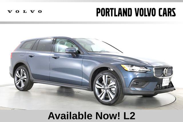 New 2026 Volvo V60 Cross Country Plus, B5 AWD Gas (mild hybrid)
