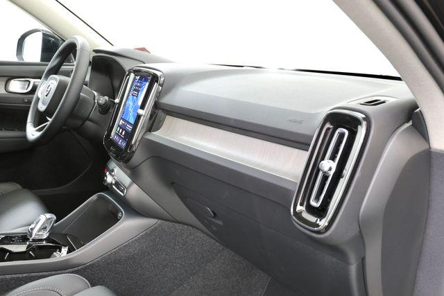 صورة مصغرة 19 لـ 2026 Volvo XC40 PLUS, B5 AWD GAS (MILD HYBRID), DARK