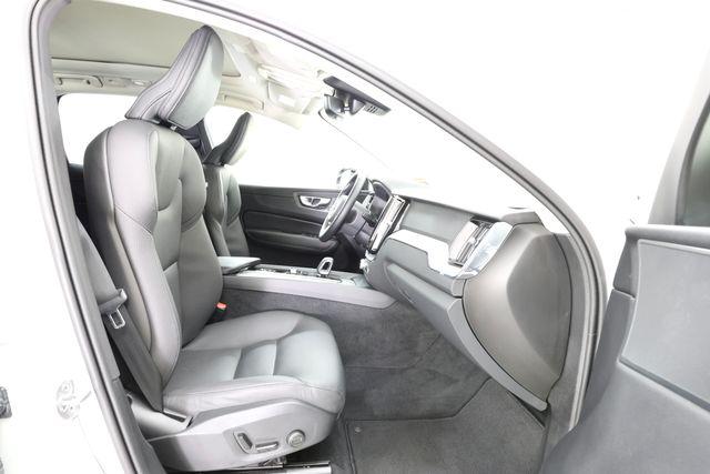2025 Volvo XC60 B5 PLUS thumbnail 24